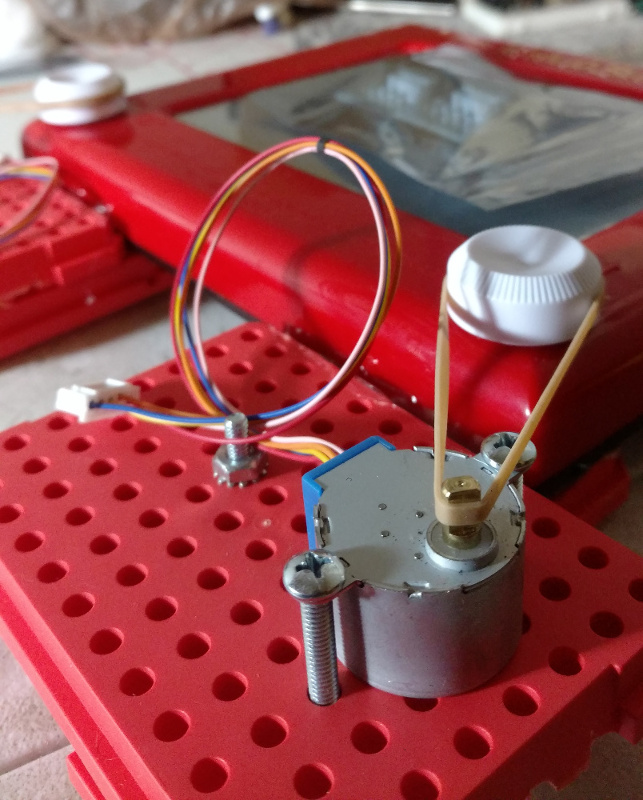 stepper motors to turn knobs via rubber band